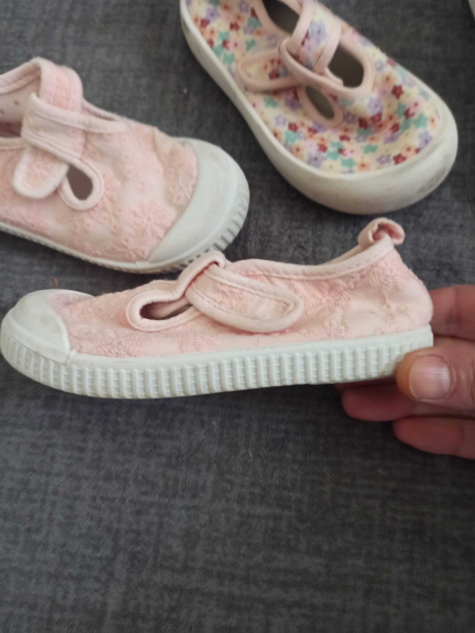 Sommerschuhe für Mädchen 1+1 Gratis .Gr.25.