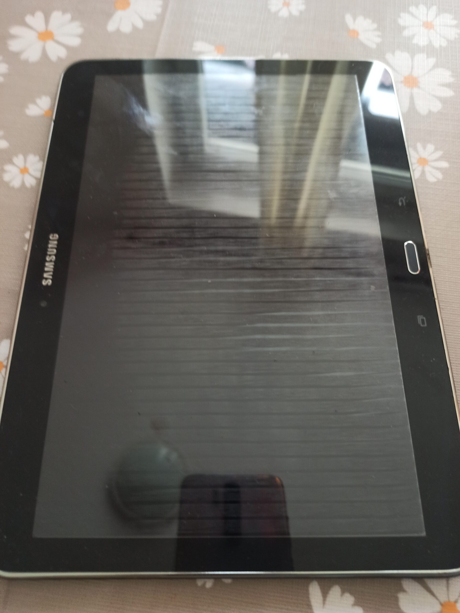 Samsung Galaxy Tab 4 10.1 SM-T530 16GB – Defekt / Für Bastler