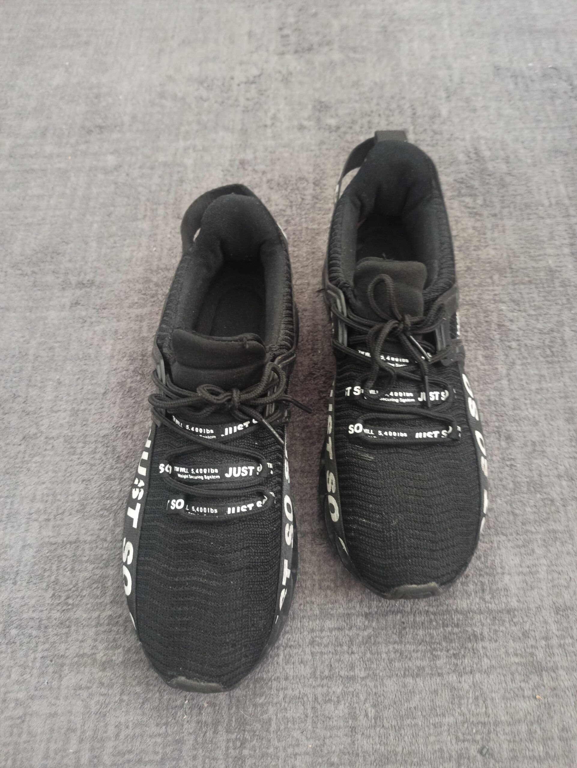 Herren Sneaker Schwarz Gr. 42.Top Zustand
