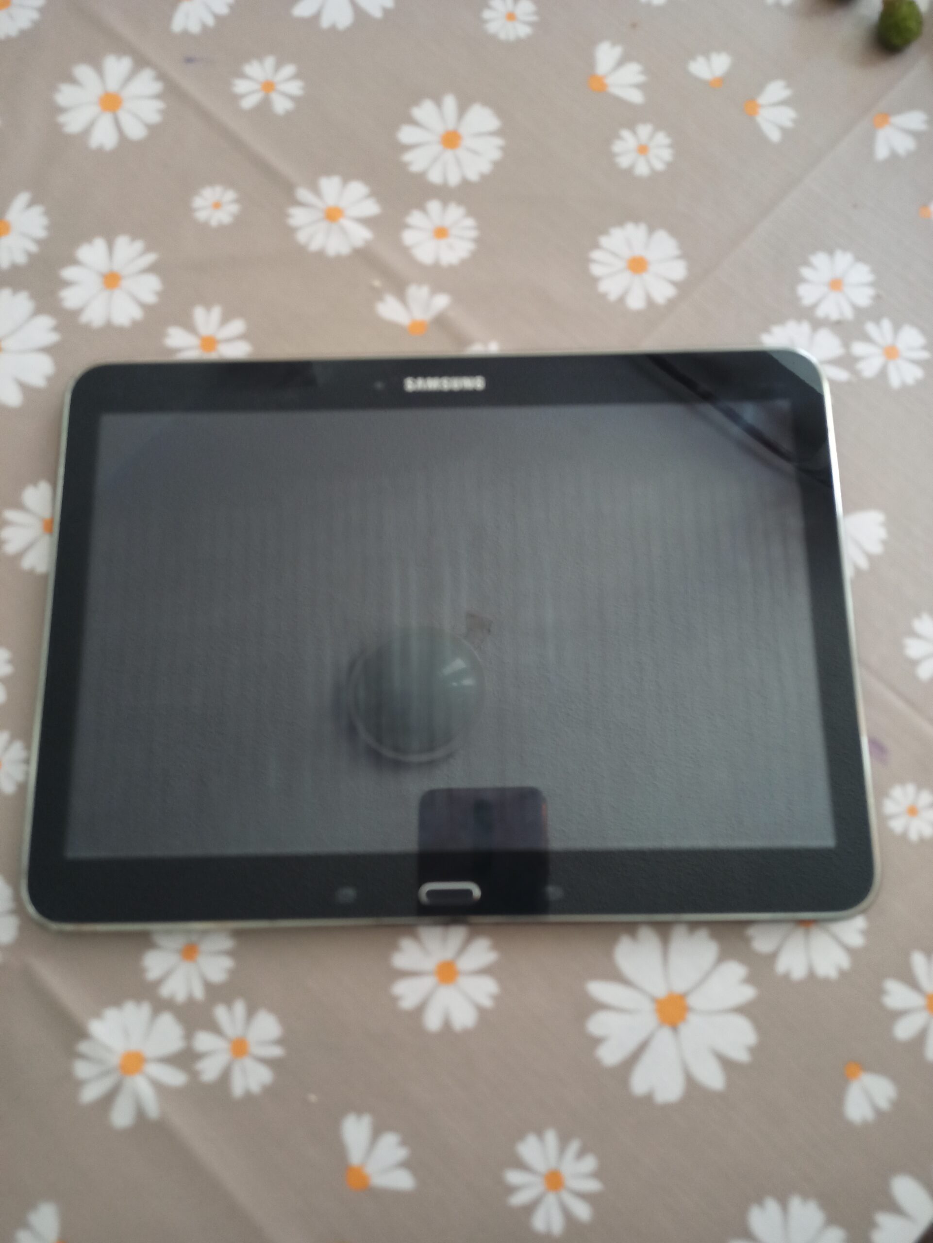 Samsung Galaxy Tab 4 10.1 SM-T530 16GB WLAN Tablet – Defekt / Ohne Ladegerät