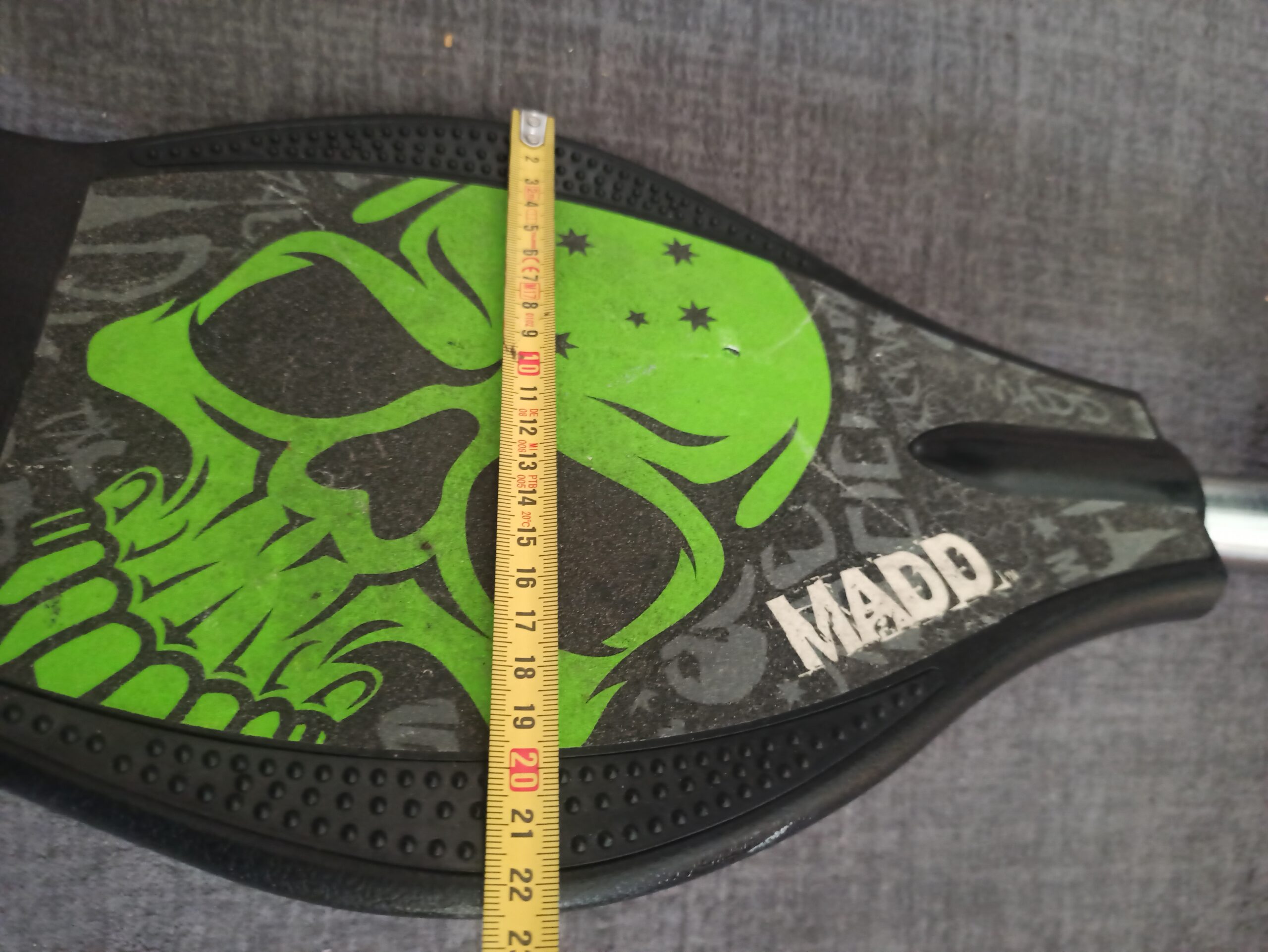 MADD Gear Switch Blade Waveboard / Caster Board Skateboard Schwarz-Grün ca. 86 cm