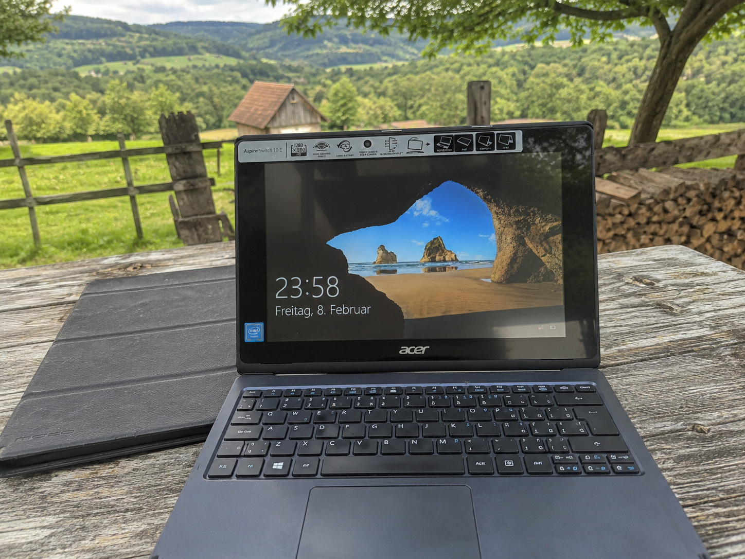 Acer Aspire Switch 10 E SW3-013 – 10,1″ Touchscreen Tablet & Notebook 2-in-1 | Tastatur-Dock inklusive