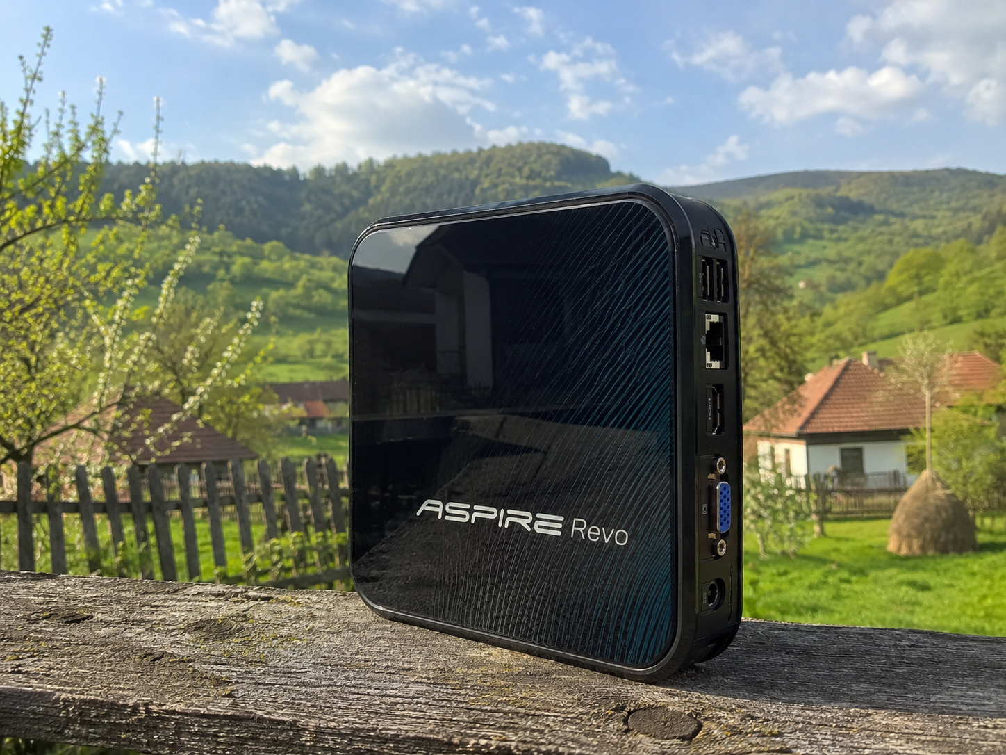 Acer Aspire Revo R3700 Mini-PC / Nettop – Intel Atom, NVIDIA ION, HDMI, WLAN