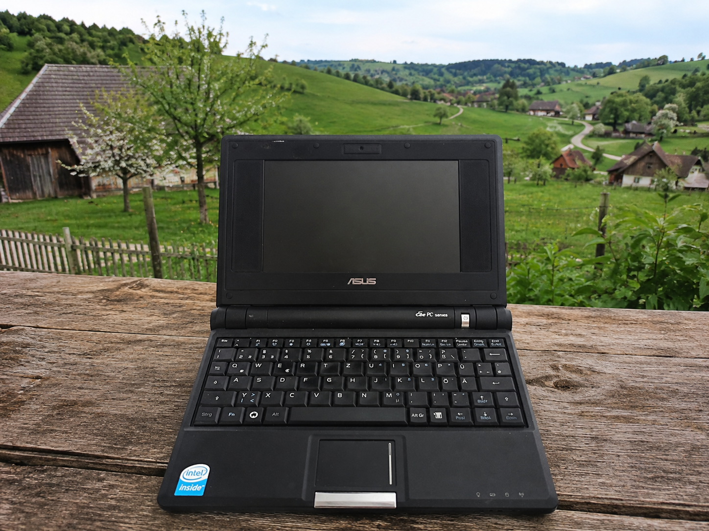 ASUS Eee PC 4G Netbook – ungeprüft / defekt – ohne Ladegerät