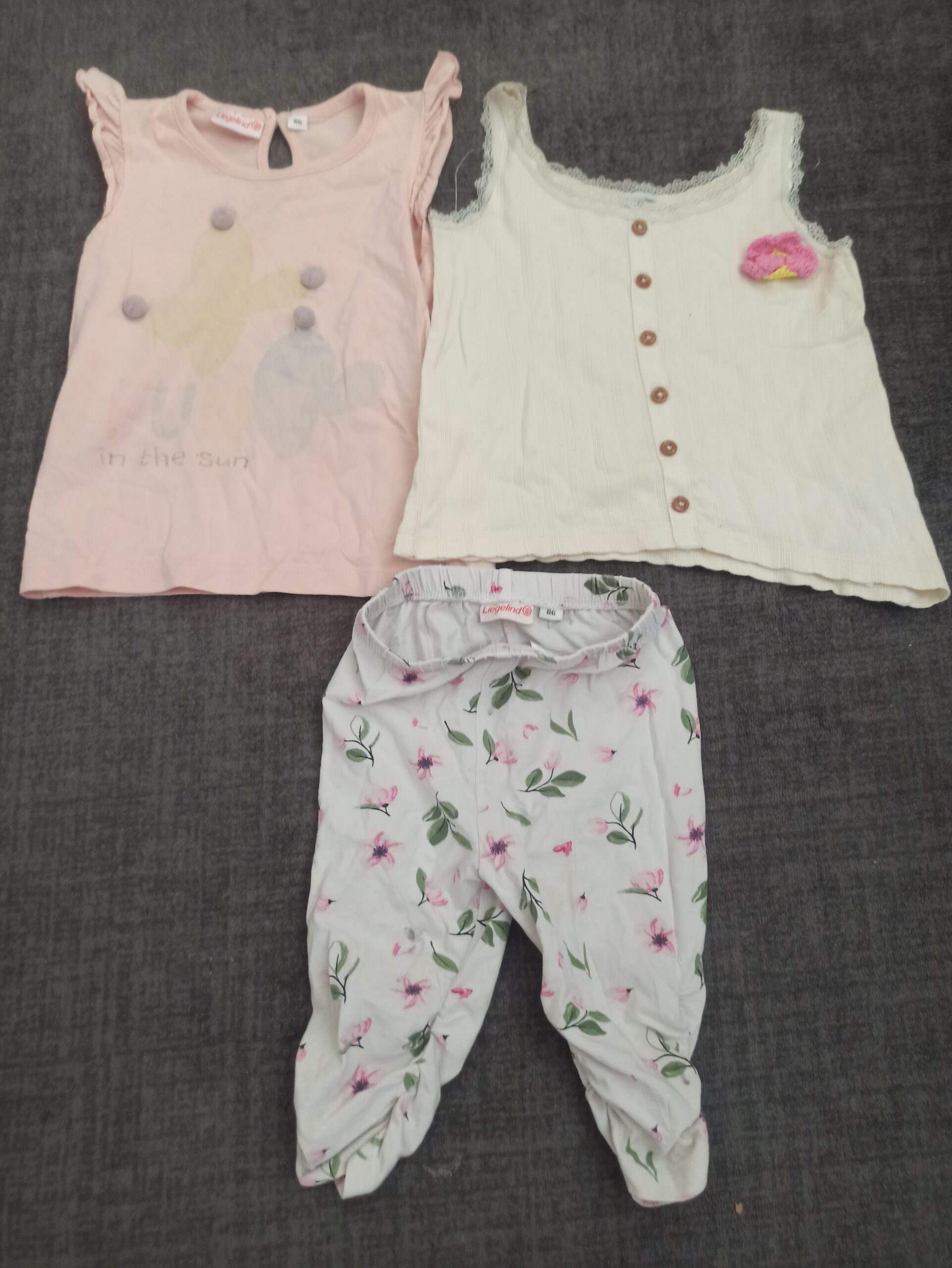 3-teiliges Mädchen Bekleidungspaket Gr. 86 – Liegelind Tops & Blumenhose