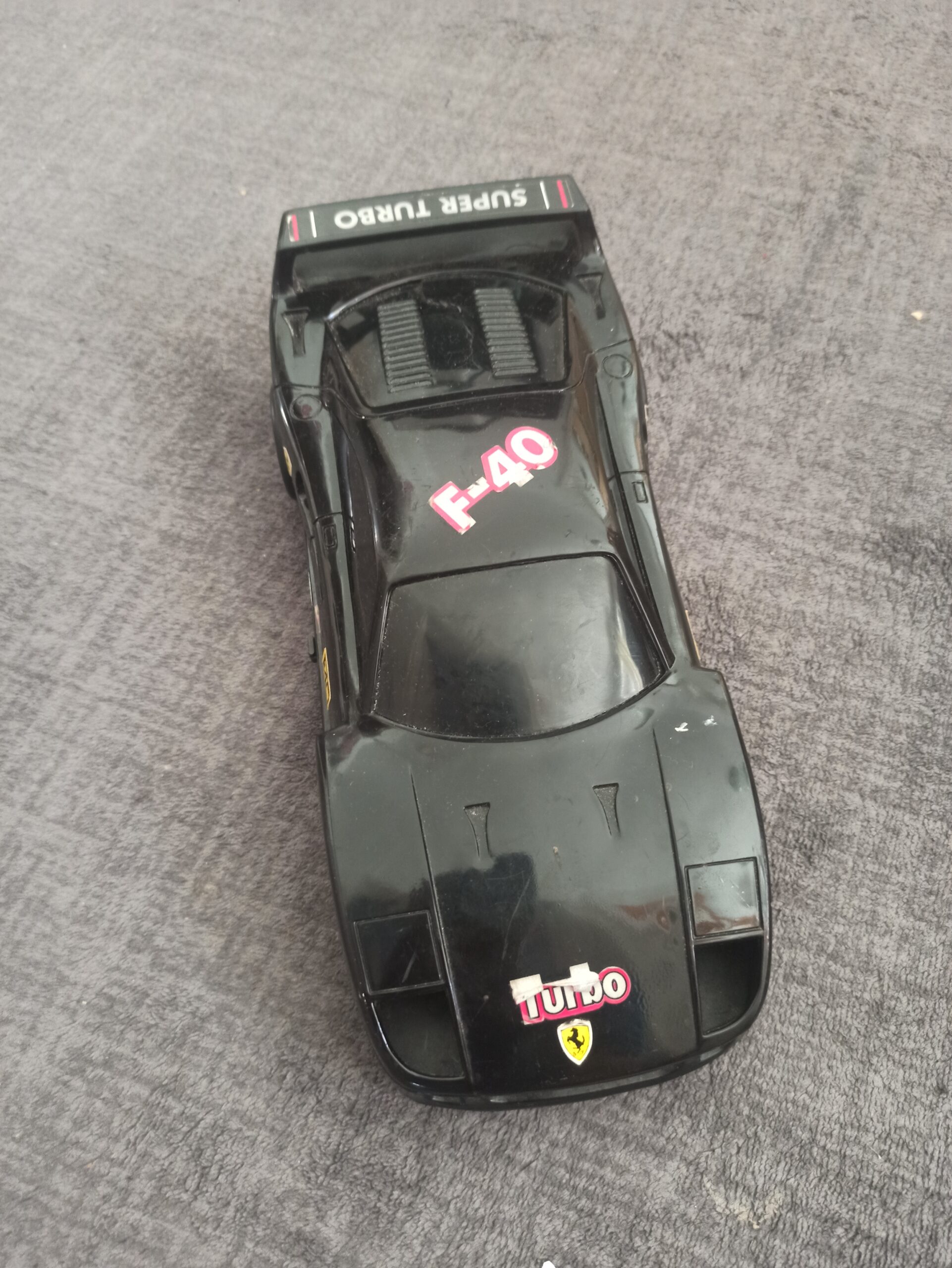 Ferrari F40 Turbo Spielzeugauto Schwarz ca. 20 cm Batteriebetrieben Sammlerstück