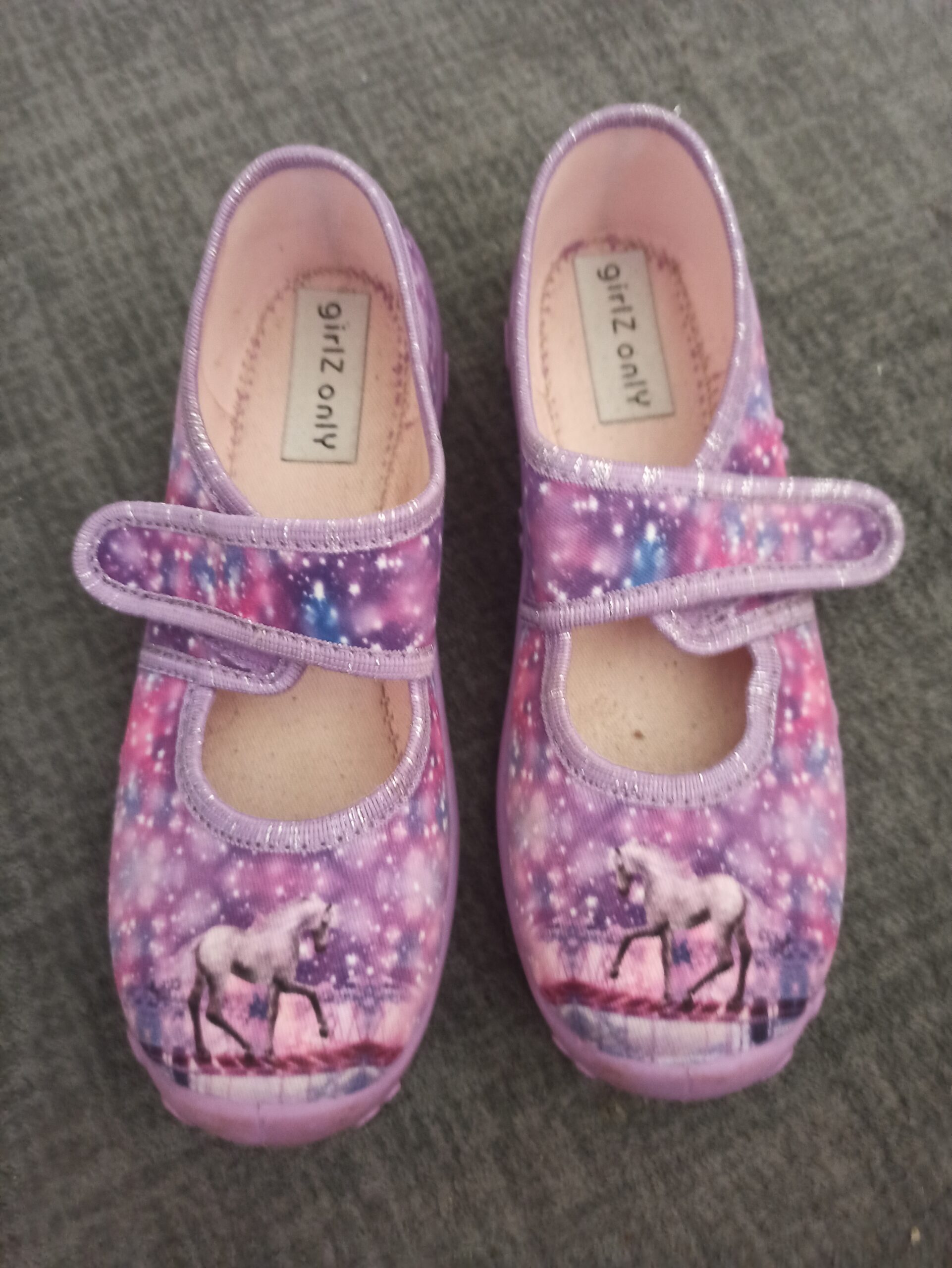 Girlz Only Mädchen Hausschuhe Gr. 30 Lila Mit Pferde Motiv Klettverschluss