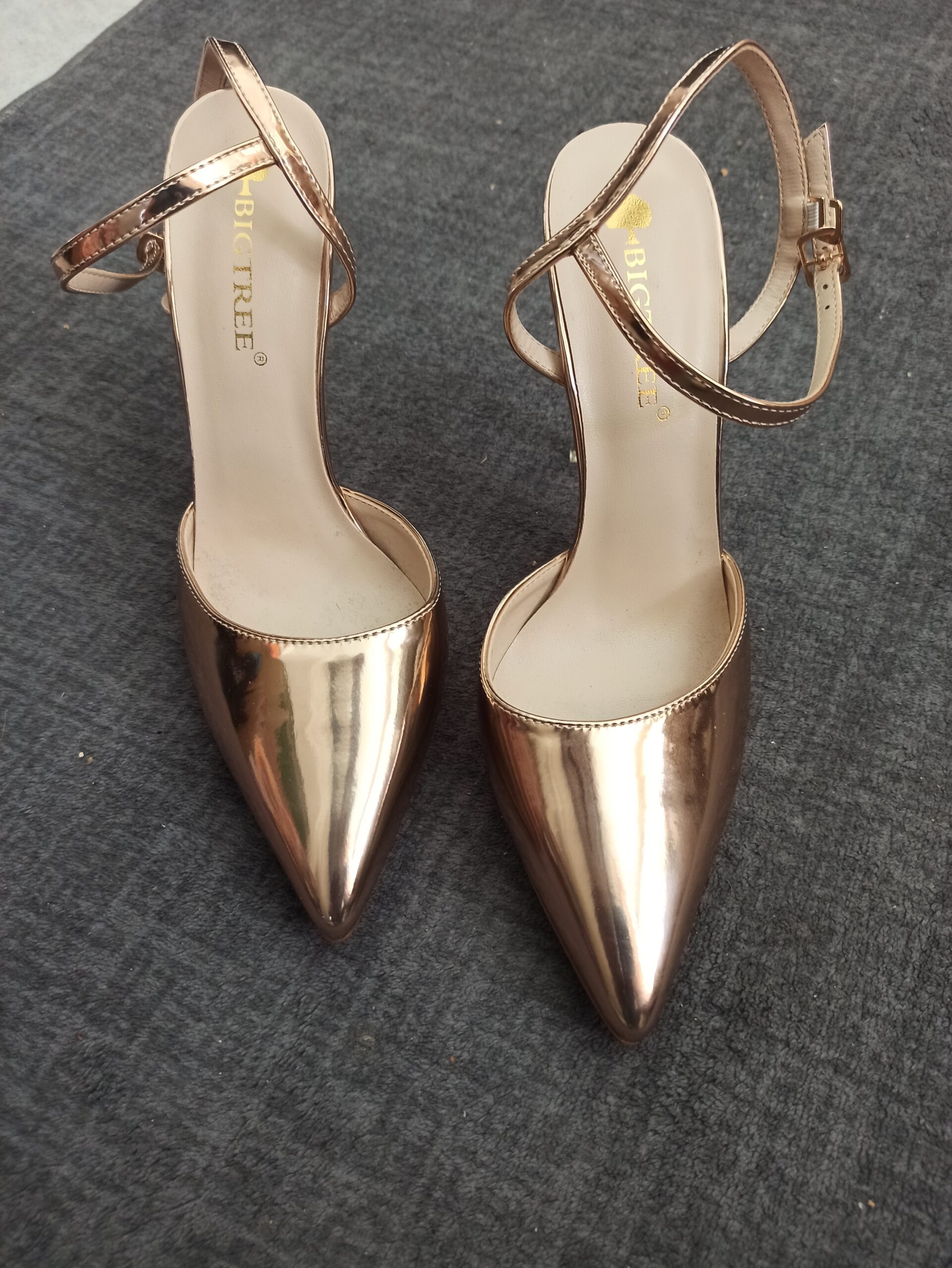 Big Tree Damen Pumps Gr. 38 Roségold Metallic Spitzer Absatz Elegante High Heels