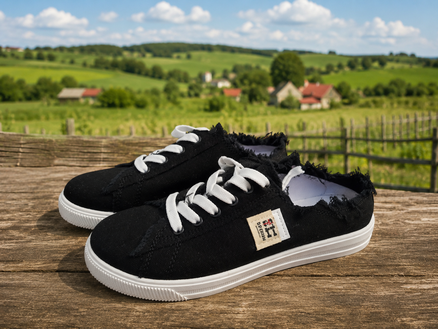 Schwarze Damen Sneaker im Used-Look – Größe 39.Neu.
