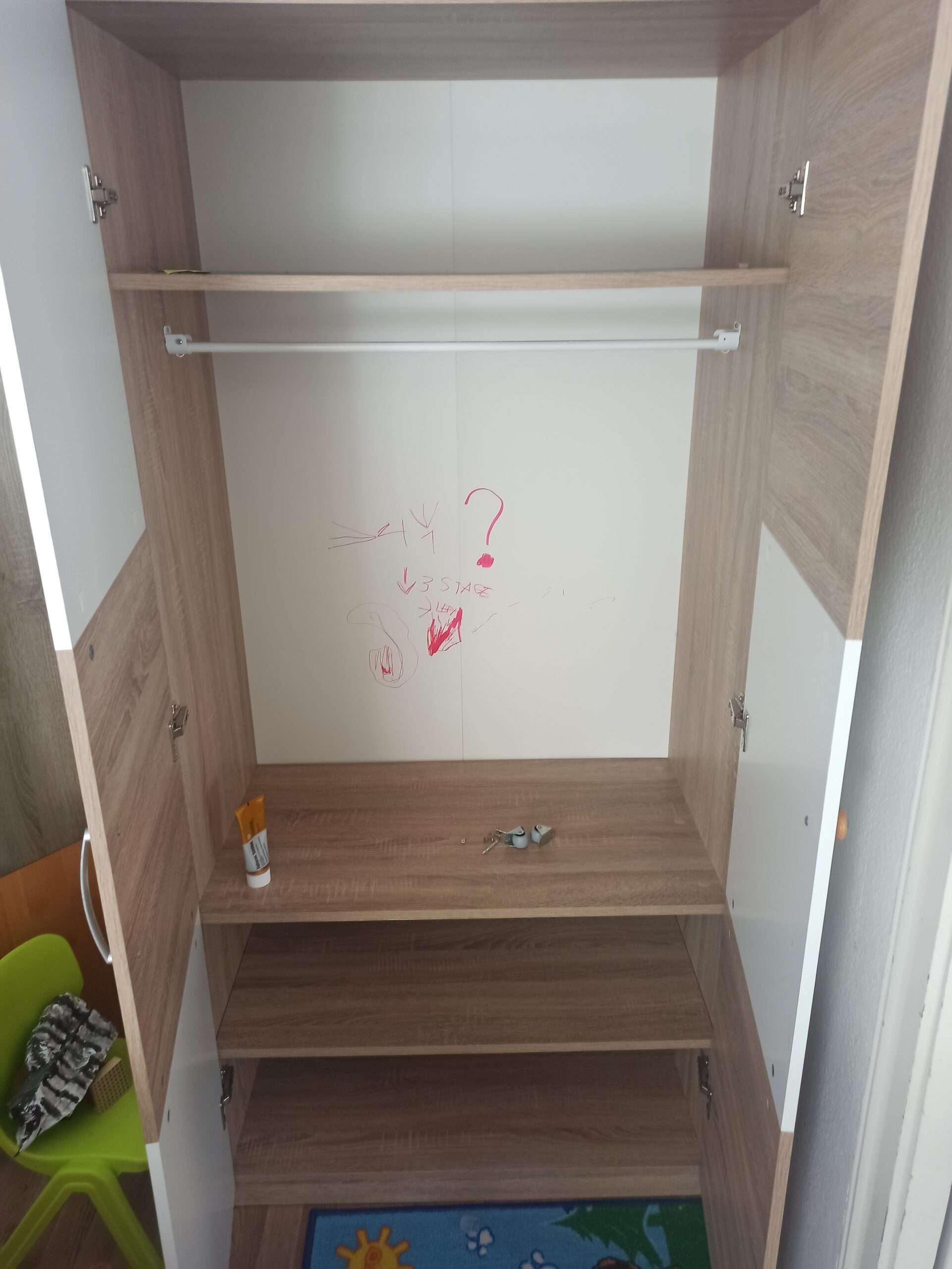 Kleiderschrank in Weiß/Eiche – ca. 190 × 90 cm