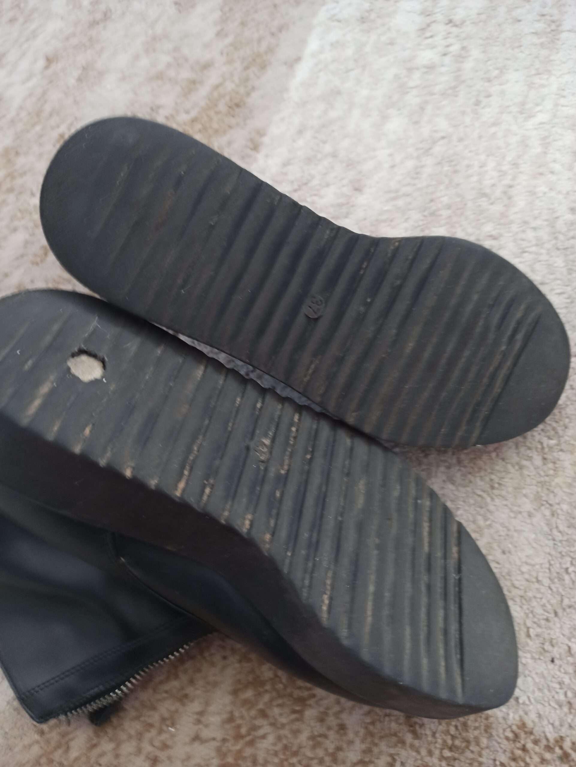 Schwarze Damen Stiefeletten mit auffälligem Reißverschluss – Größe 37