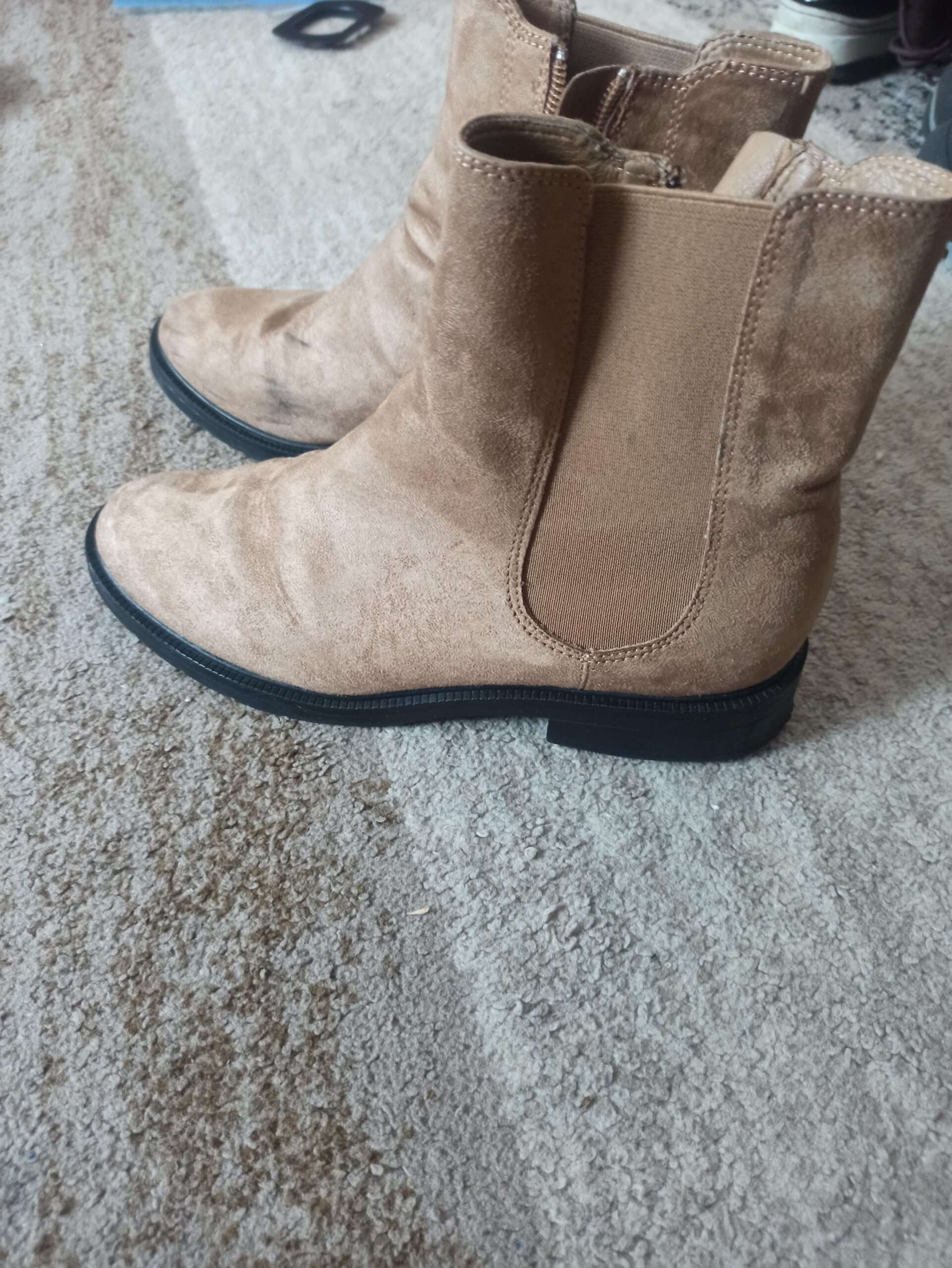 Damen Stiefeletten Gr. 38 Beige Veloursoptik mit Kettendetail