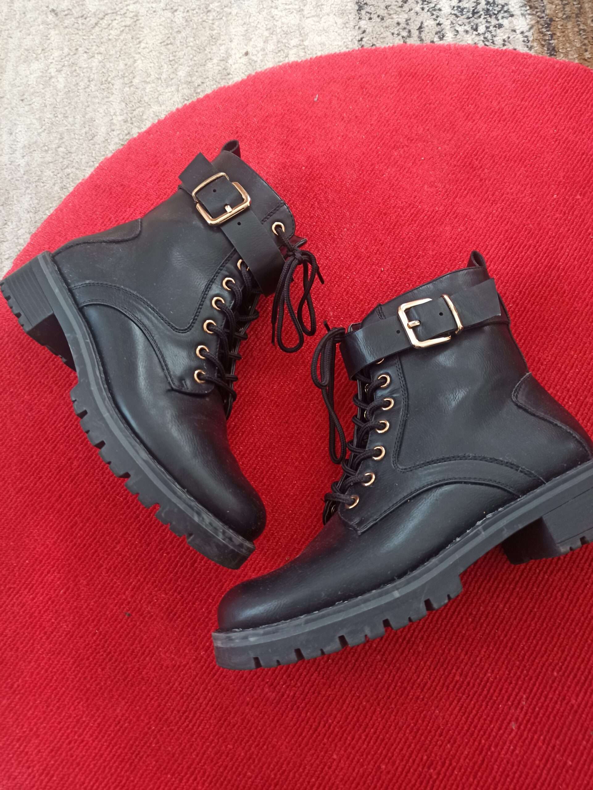 Damen Boots Stiefeletten Gr. 40 Schwarz mit Schnürung & Schnallen